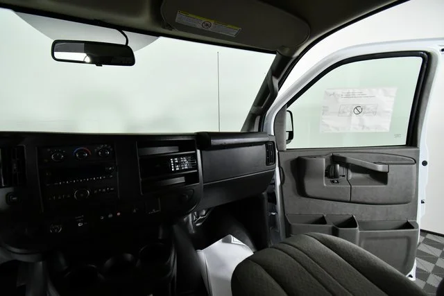 New 2025 Summit White Chevrolet WT image 20