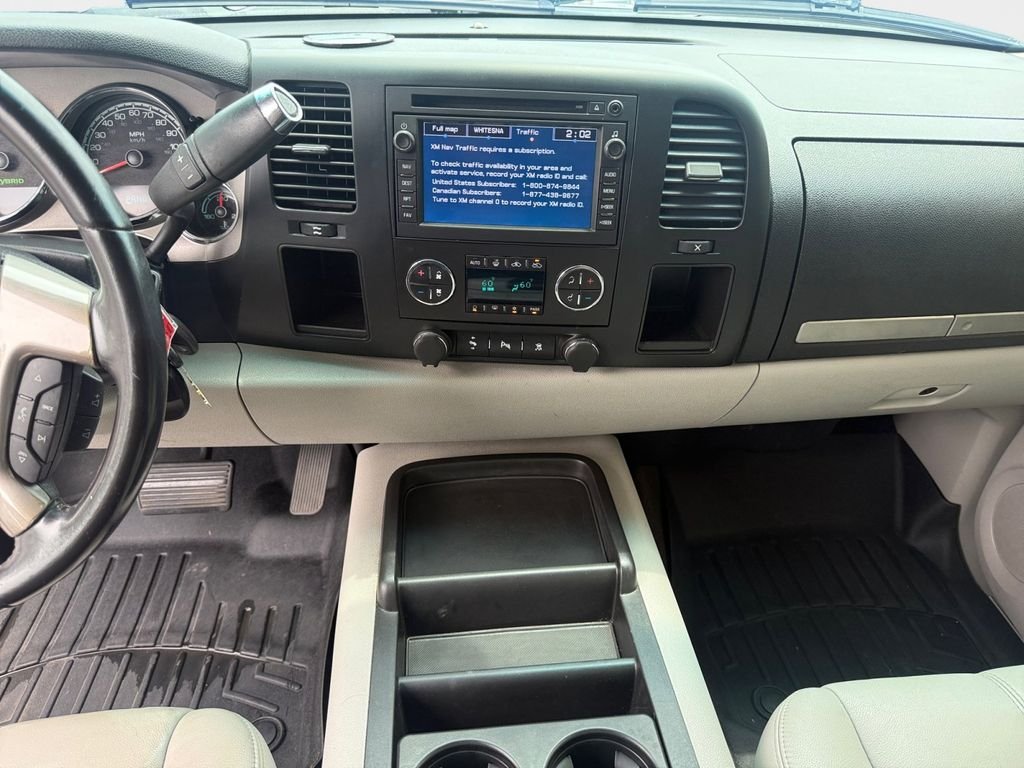 Used 2009 Gray Chevrolet 2HY image 11