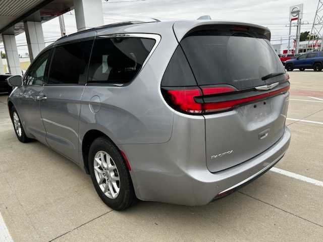 2021 Chrysler Pacifica Touring L photo 3