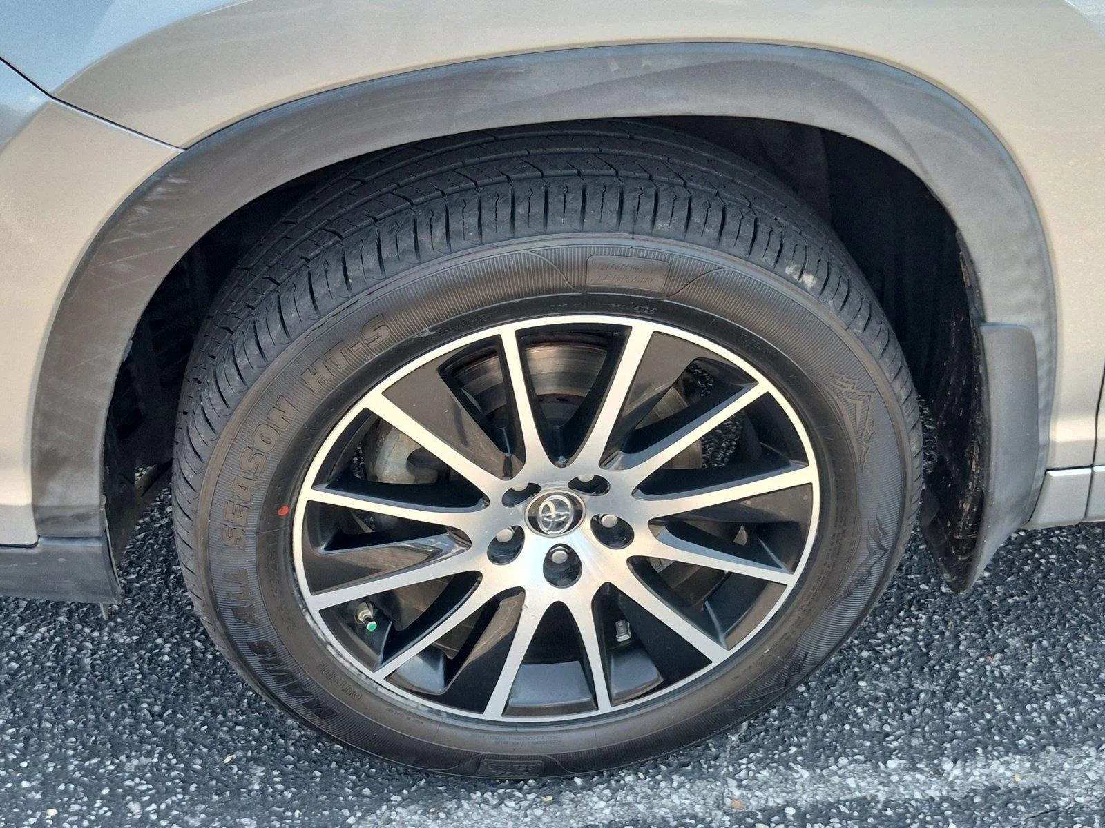 Used 2018 Celestial Silver Metallic Toyota SE image 10