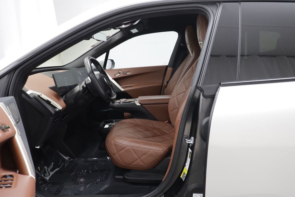 Certified Used 2023 Mineral White Metallic BMW M60 image 5