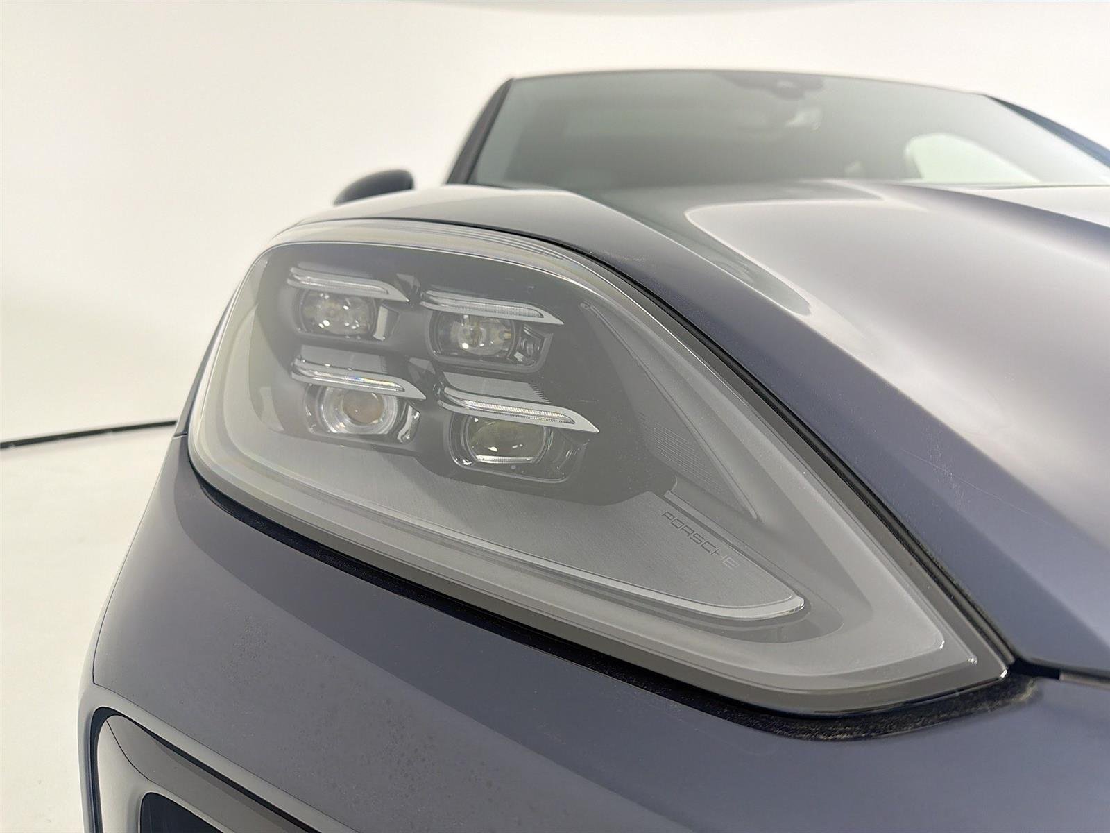 Used 2025 Algarve Blue Metallic Porsche  image 30