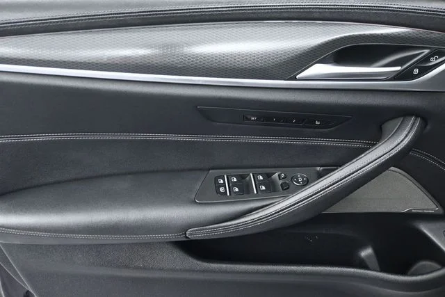 Used 2021 Black BMW M550i xDrive image 7