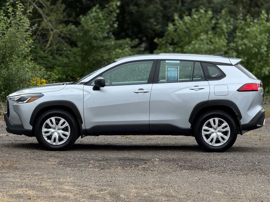 Used 2025 Silver Toyota L image 4