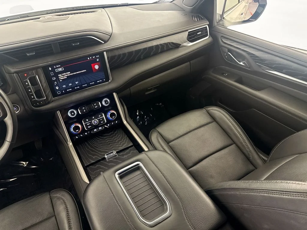 Used 2023 White GMC Denali image 23