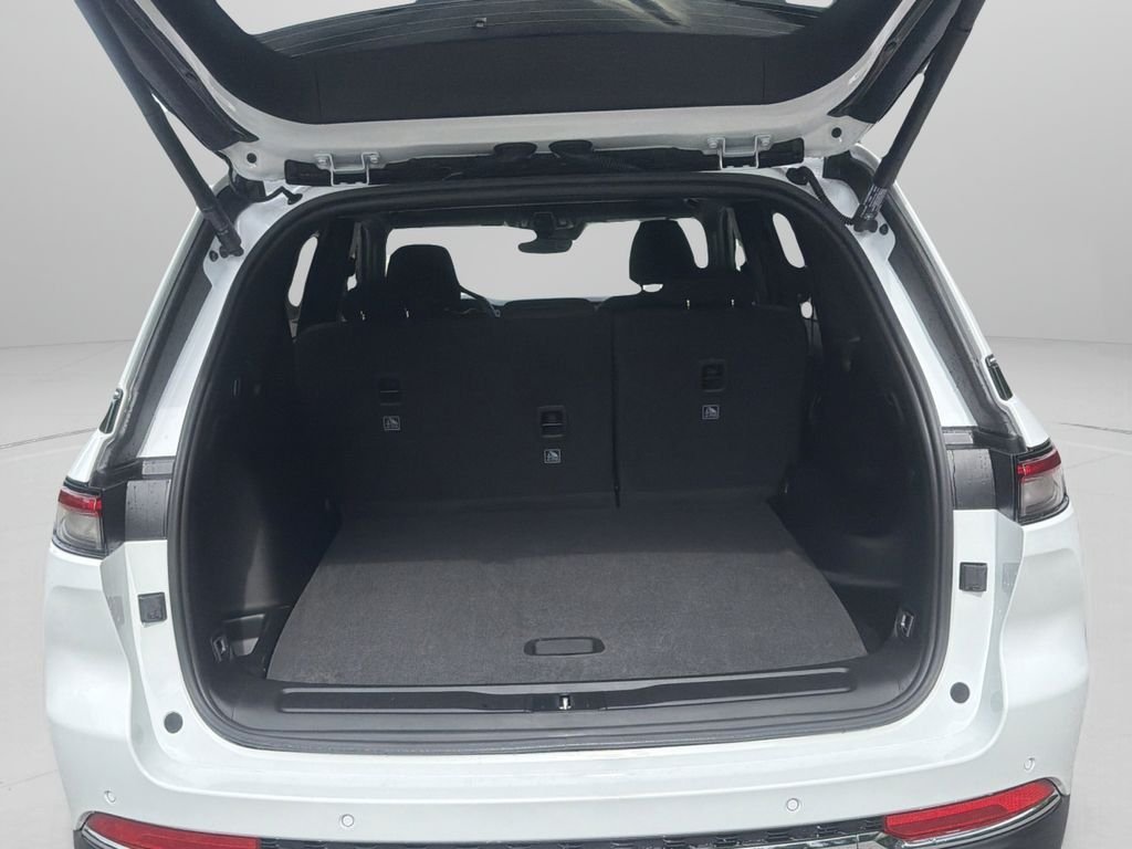 New 2026 White/off-white Jeep Laredo X image 26