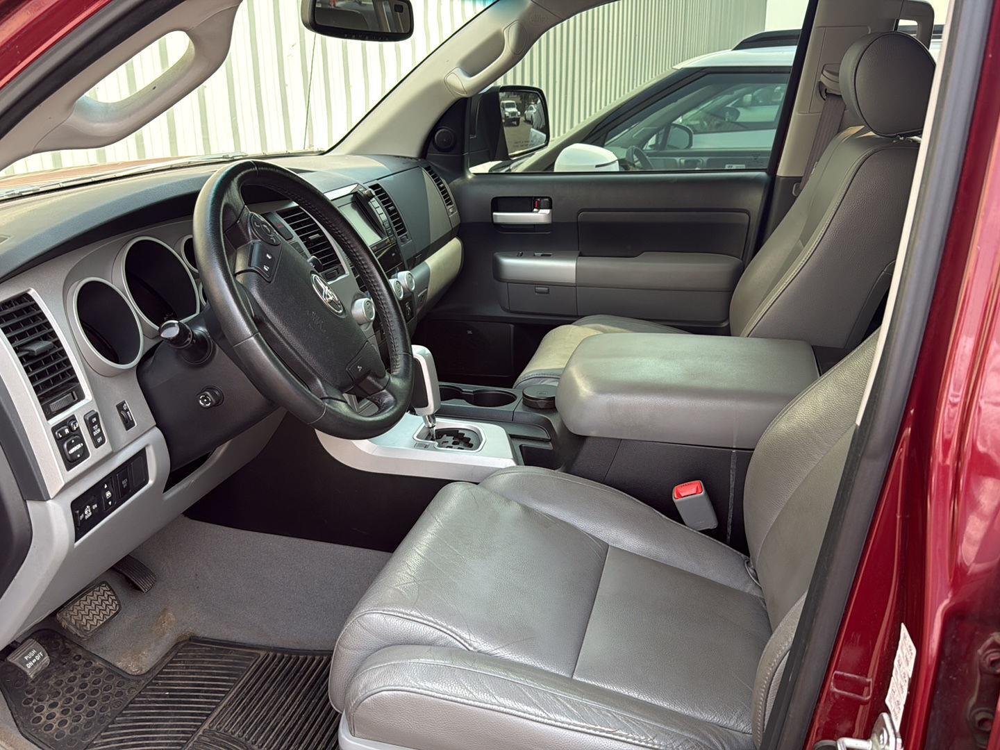 Used 2007  Toyota LTD image 6