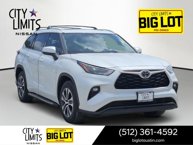 Pre-Owned 2022 Toyota Highlander XLE