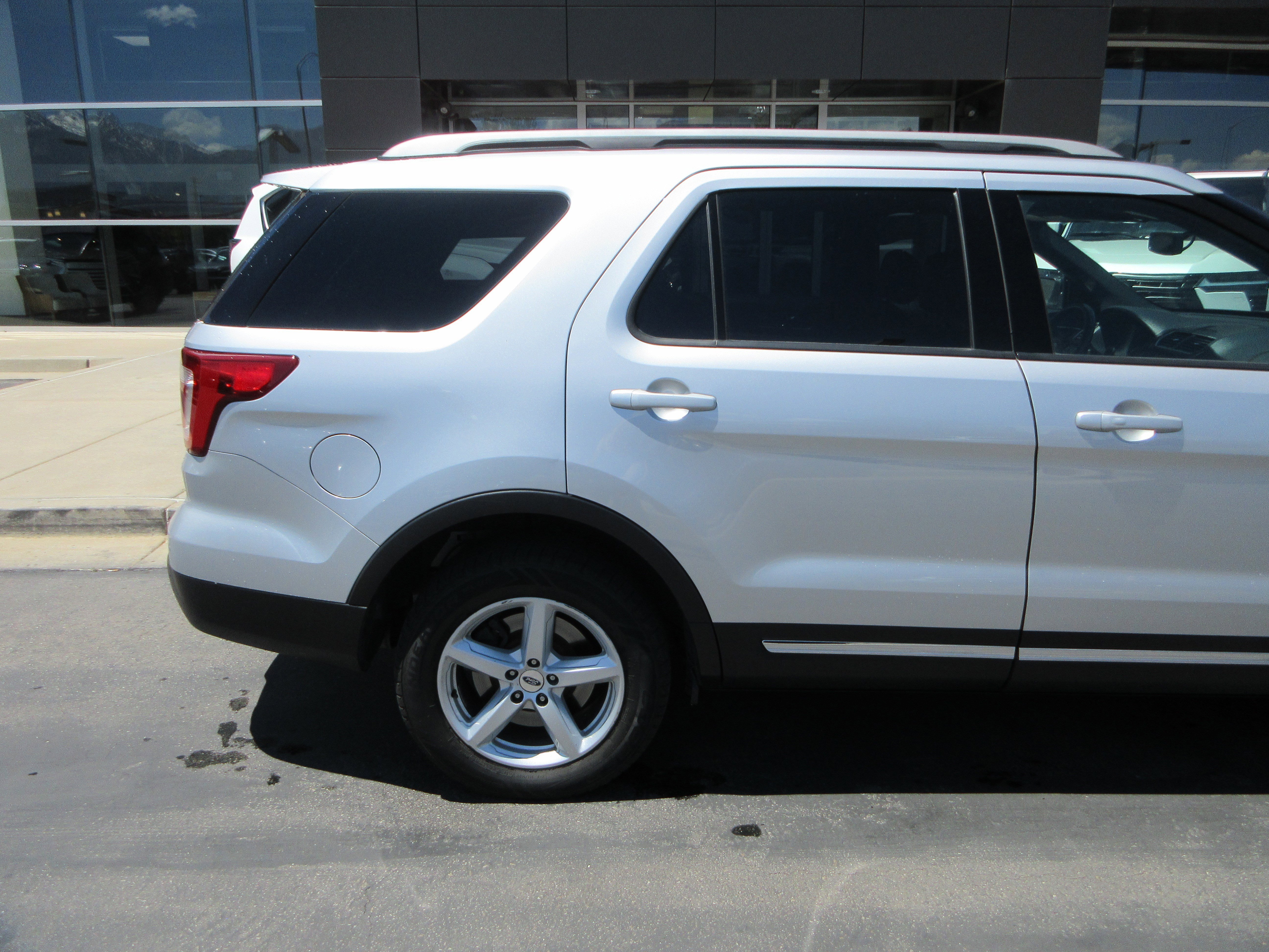 Used 2017 Ingot Silver Metallic Ford XLT image 11