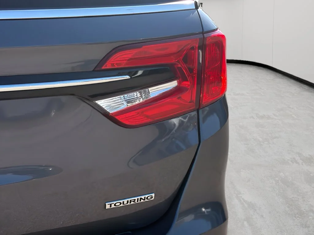 Used 2022 Modern Steel Metallic Honda Touring image 7