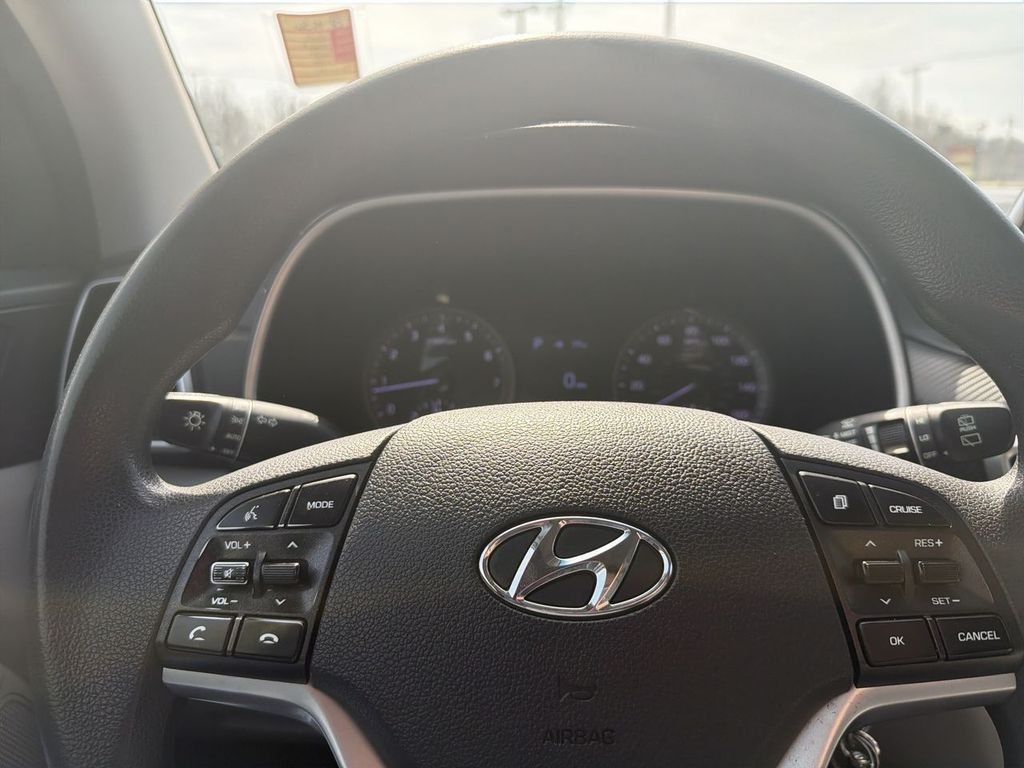 Used 2020 Silver Hyundai SE image 11