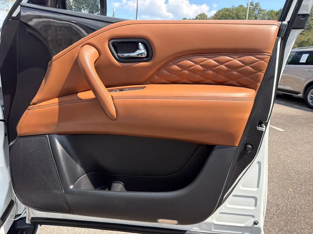 Used 2018 Moonstone White INFINITI  image 41
