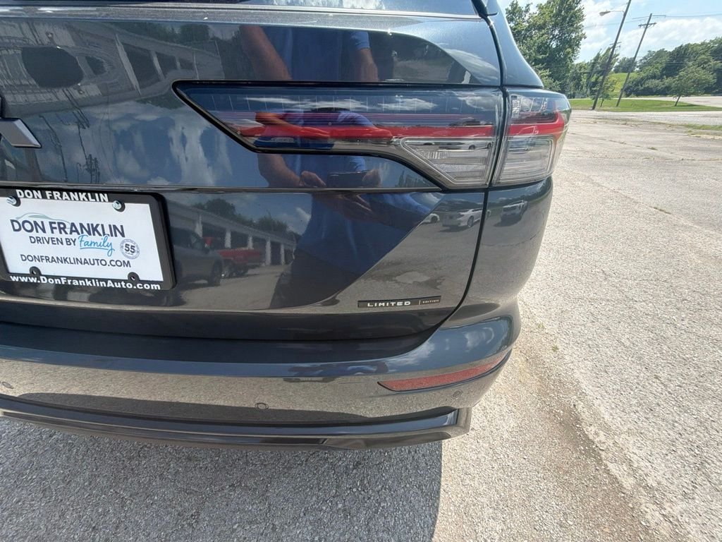 New 2026 Gray Mitsubishi LE image 7
