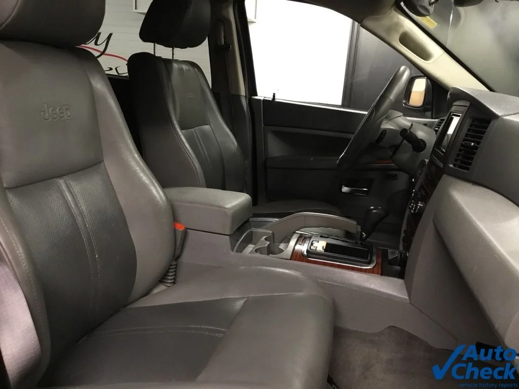 Used 2005 Red Jeep Limited image 34