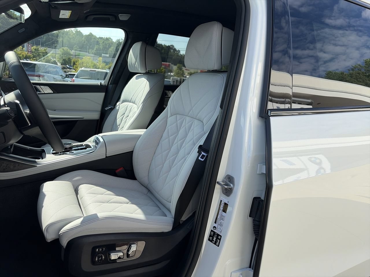 New 2027 Alpine White BMW xDrive40i image 14
