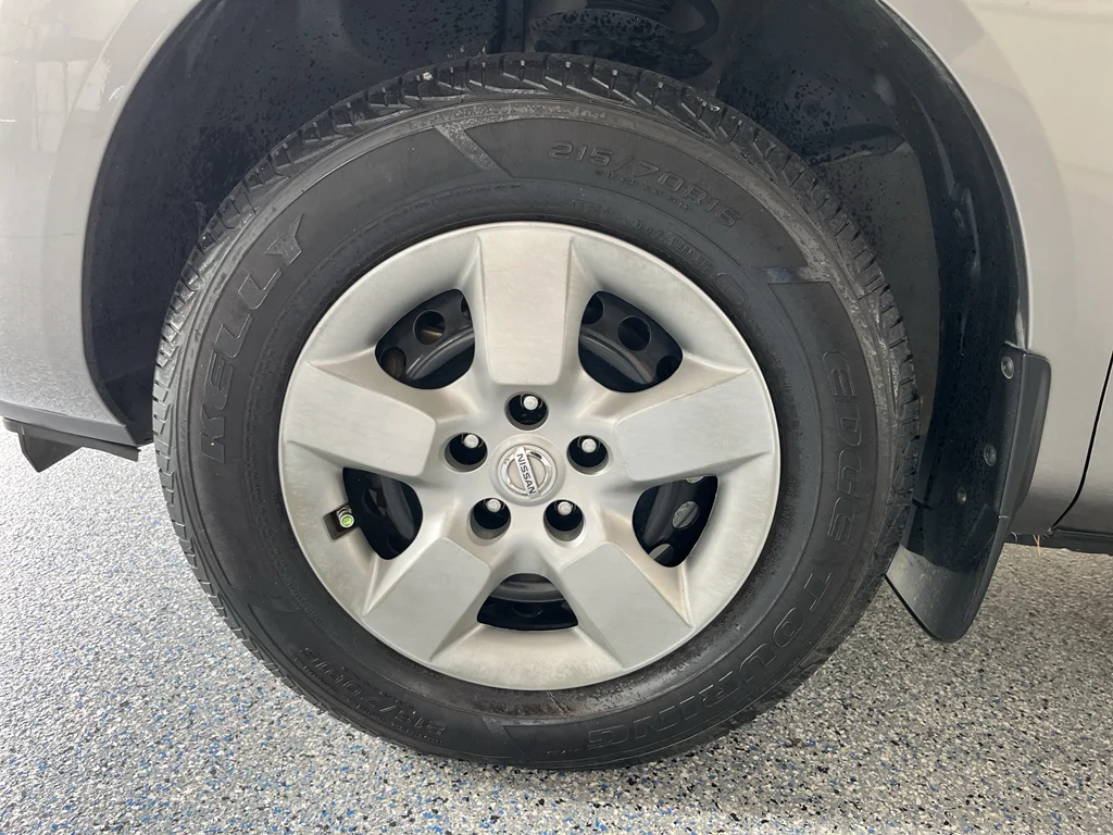 Used 2014  Nissan S image 30