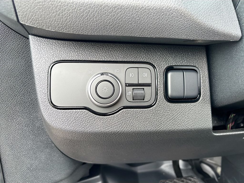 New 2026  Mercedes-Benz Passenger 170 WB image 41