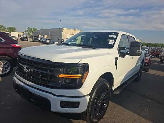 Used 2025 Oxford White Clearcoat Ford XLT image 12