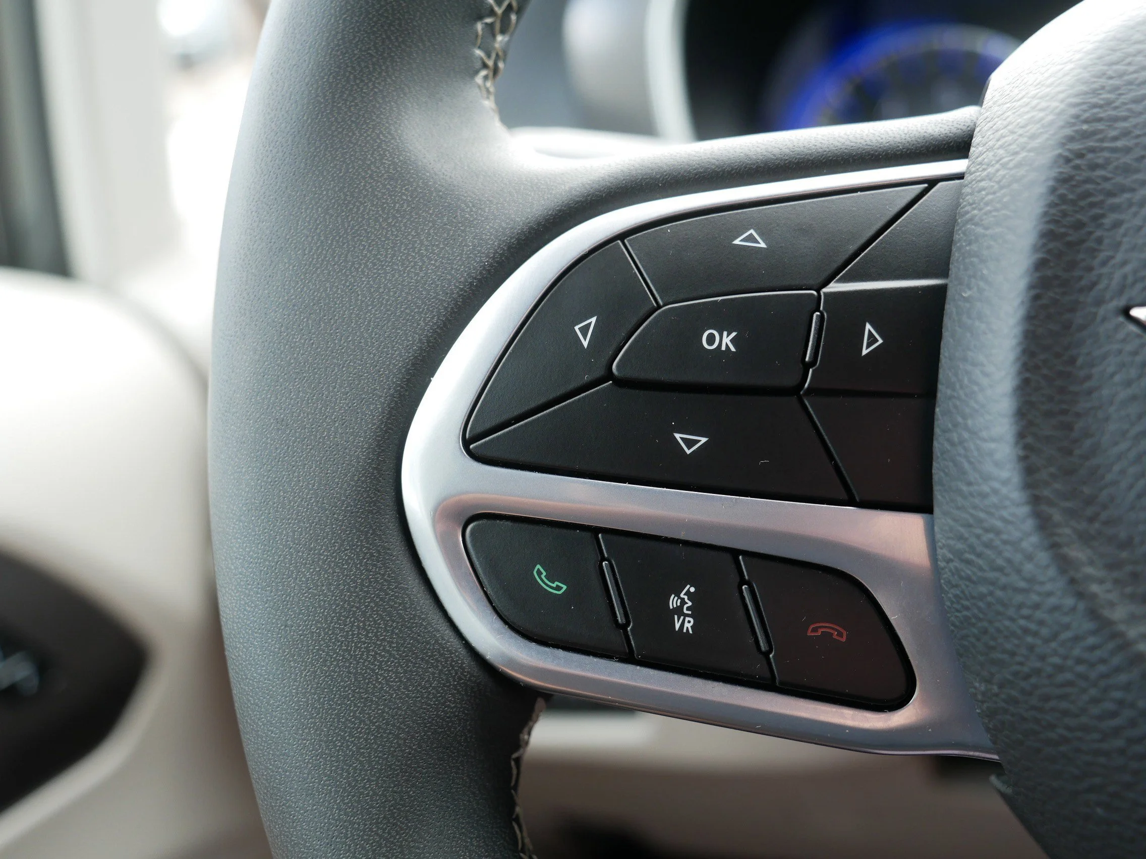 Used 2023 Ceramic Gray Clearcoat Chrysler Touring L image 28