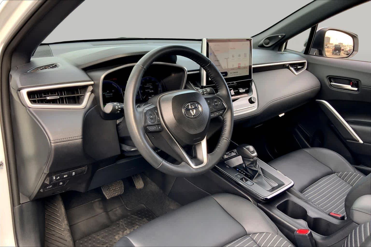 Used 2026 Wind Chill Pearl Toyota Hybrid XSE image 17