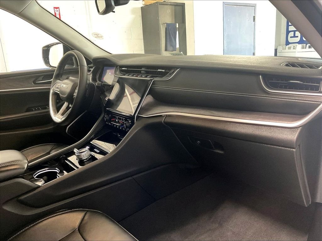 Used 2022 Bright White Clearcoat Jeep Limited image 14
