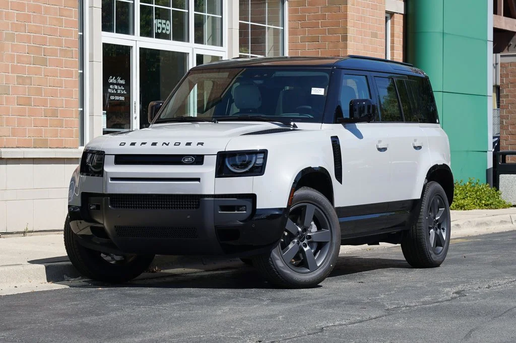 Used 2026 Gray Land Rover X-Dynamic SE image 1