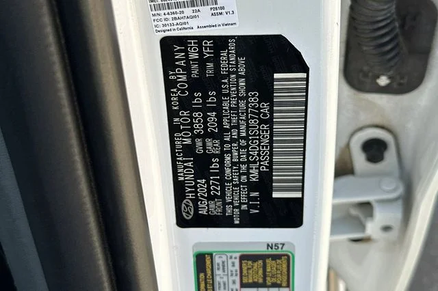 Used 2025 White Hyundai SEL Convenience image 35