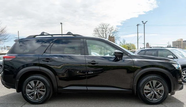 Used 2022 Black Nissan SV image 5
