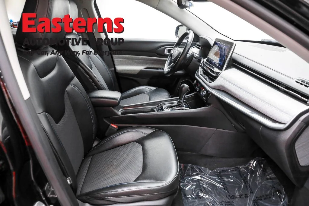 Used 2022 Black Jeep Latitude image 23
