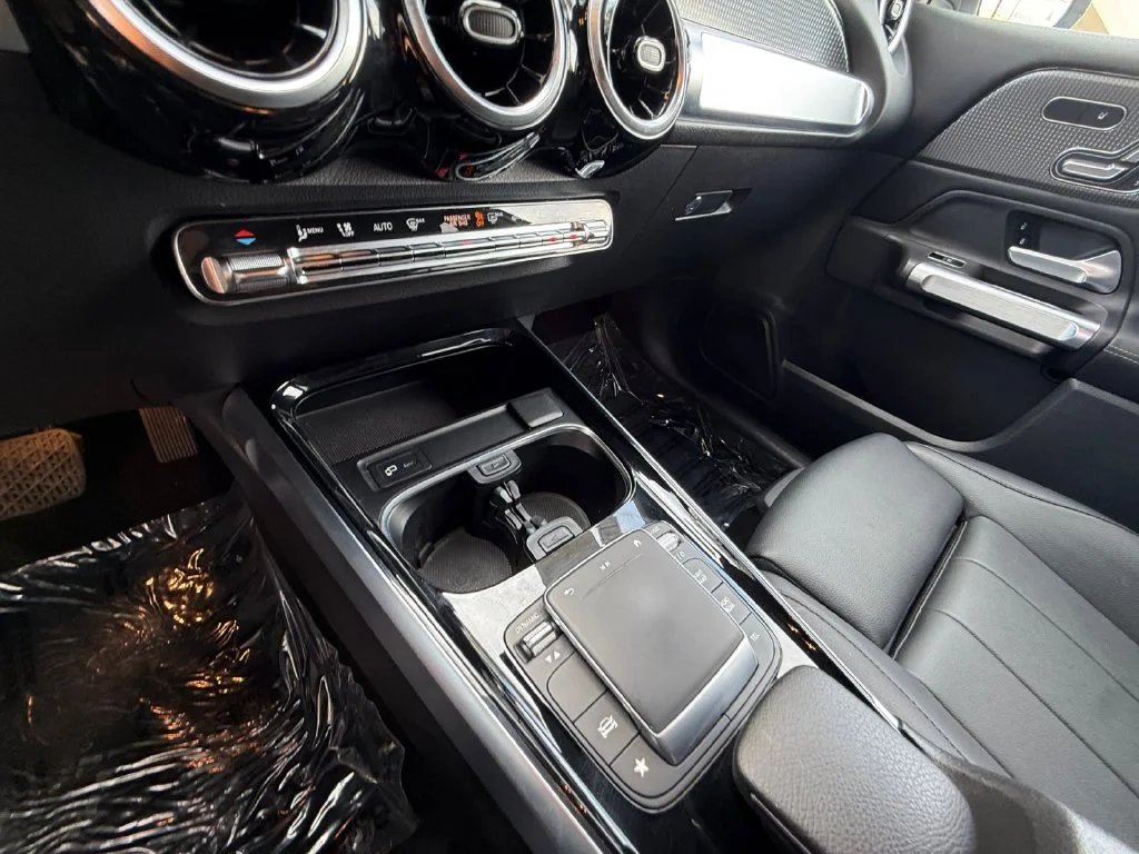 Used 2023  Mercedes-Benz GLB 250 image 22