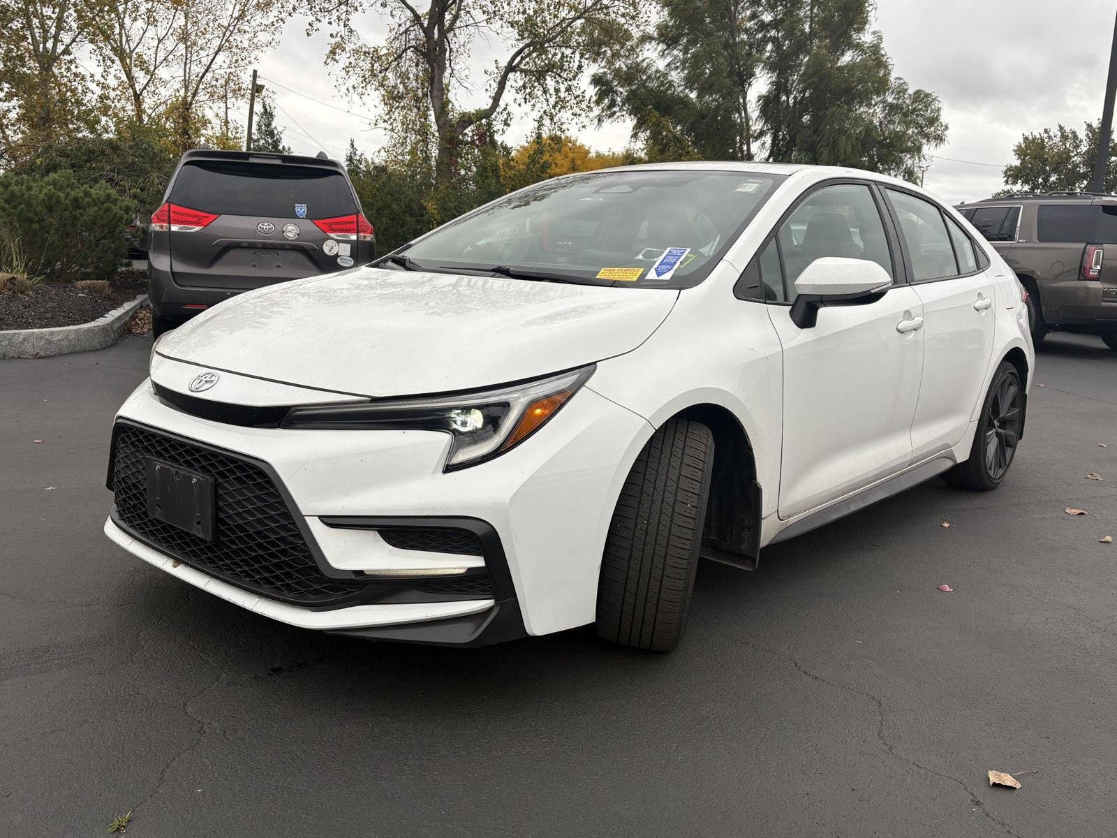 Used 2024 Ice Cap Toyota SE image 6
