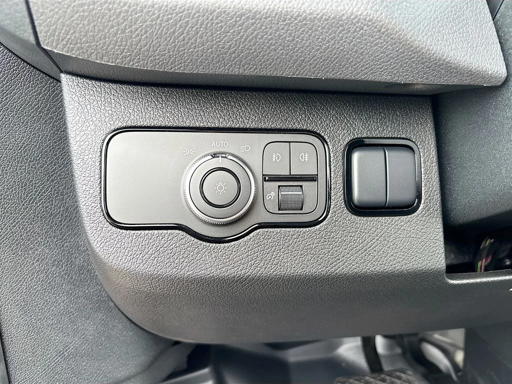 New 2026  Mercedes-Benz Passenger 170 WB image 41
