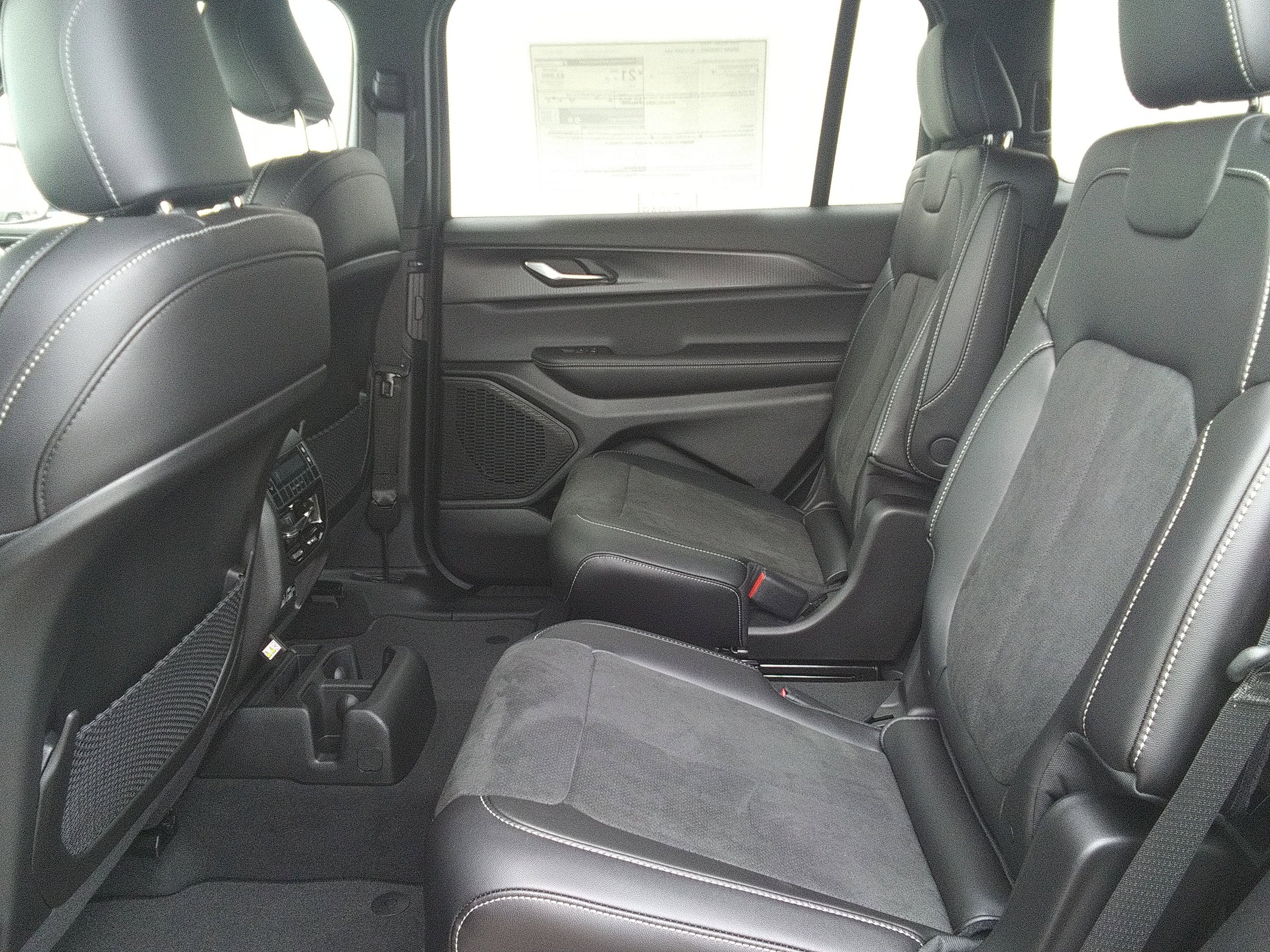 2025 Jeep Grand Cherokee L Altitude - Photo 11