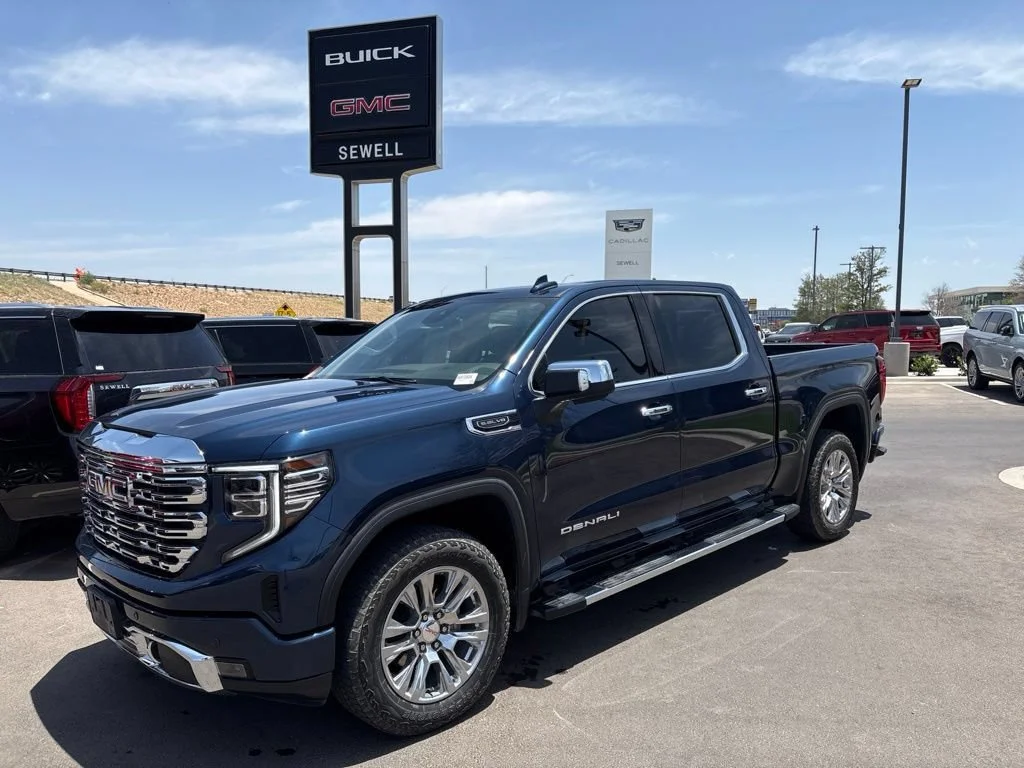 2022 GMC Sierra 4WD Crew Cab Short Box Denali's photo