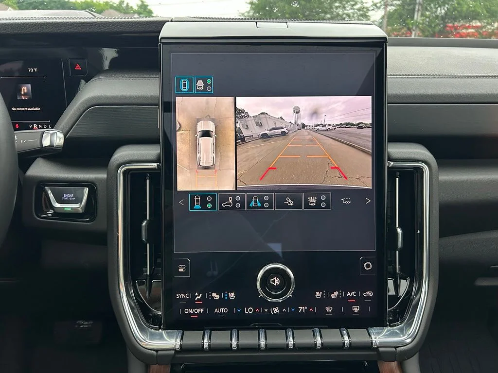 Used 2025 White GMC Denali image 21