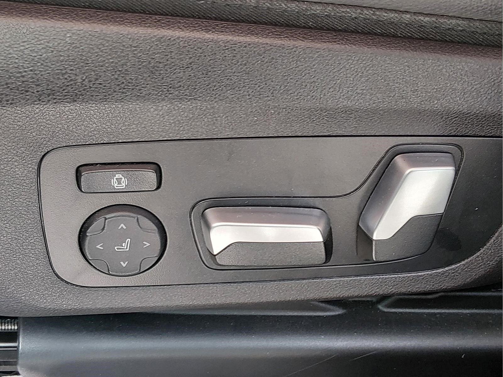 Used 2021 Black Sapphire Metallic BMW xDrive30i image 15
