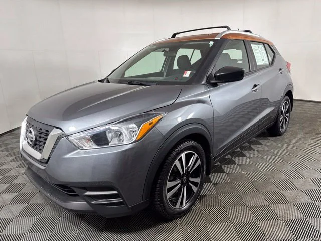 Used 2019 Gray Nissan SV image 8