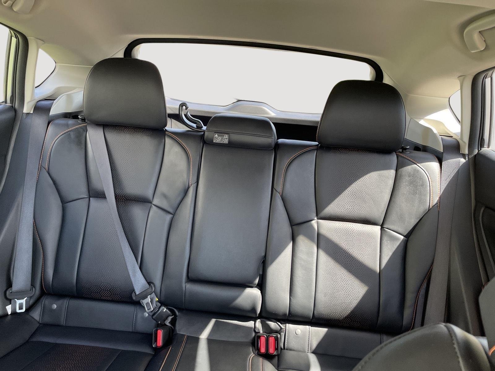 Used 2022 Ice Silver Metallic Subaru Limited image 5