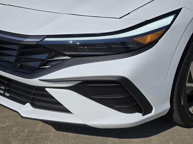 2025 Hyundai Elantra Blue - Photo 9