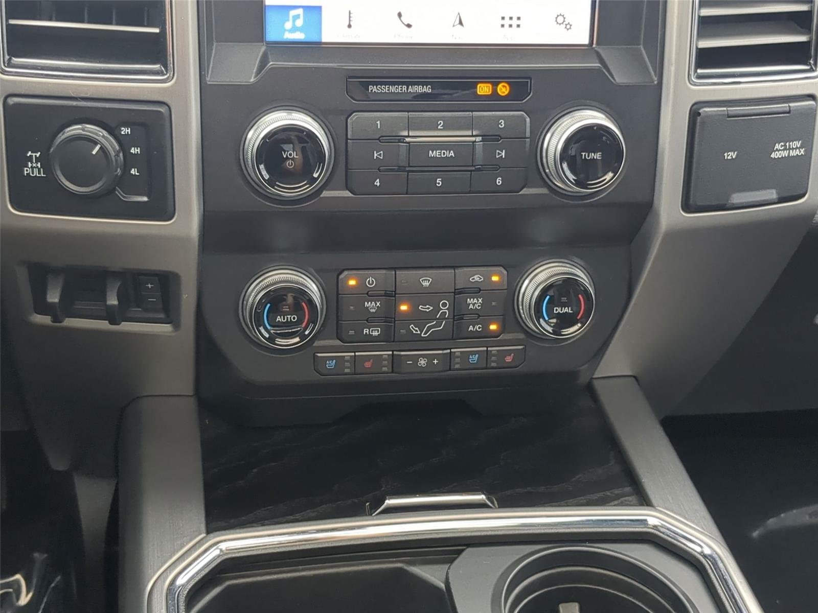 Used 2019 White Platinum Metallic Tri-Coat Ford Platinum image 24