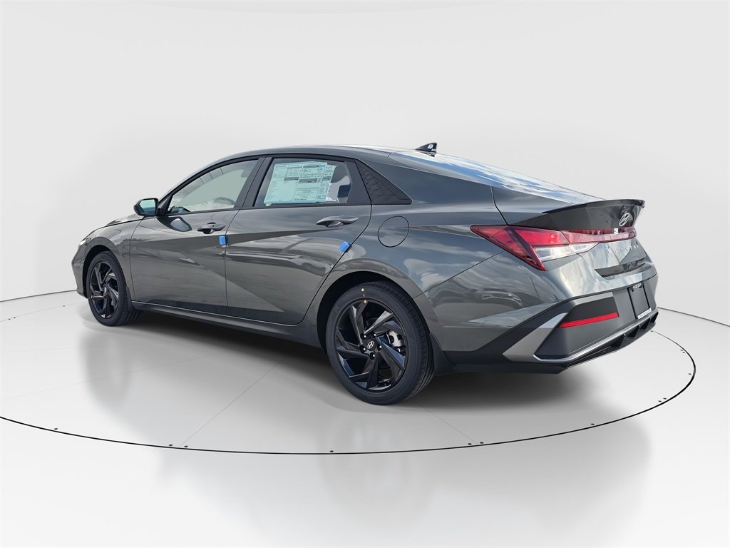 2026 Hyundai Elantra SEL Sport photo 4