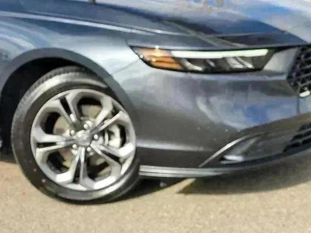 Used 2024  Honda EX image 9