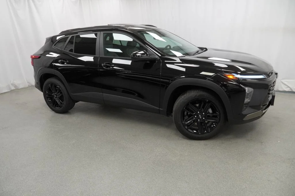 New 2026 Mosaic Black Metallic Chevrolet ACTIV image 5