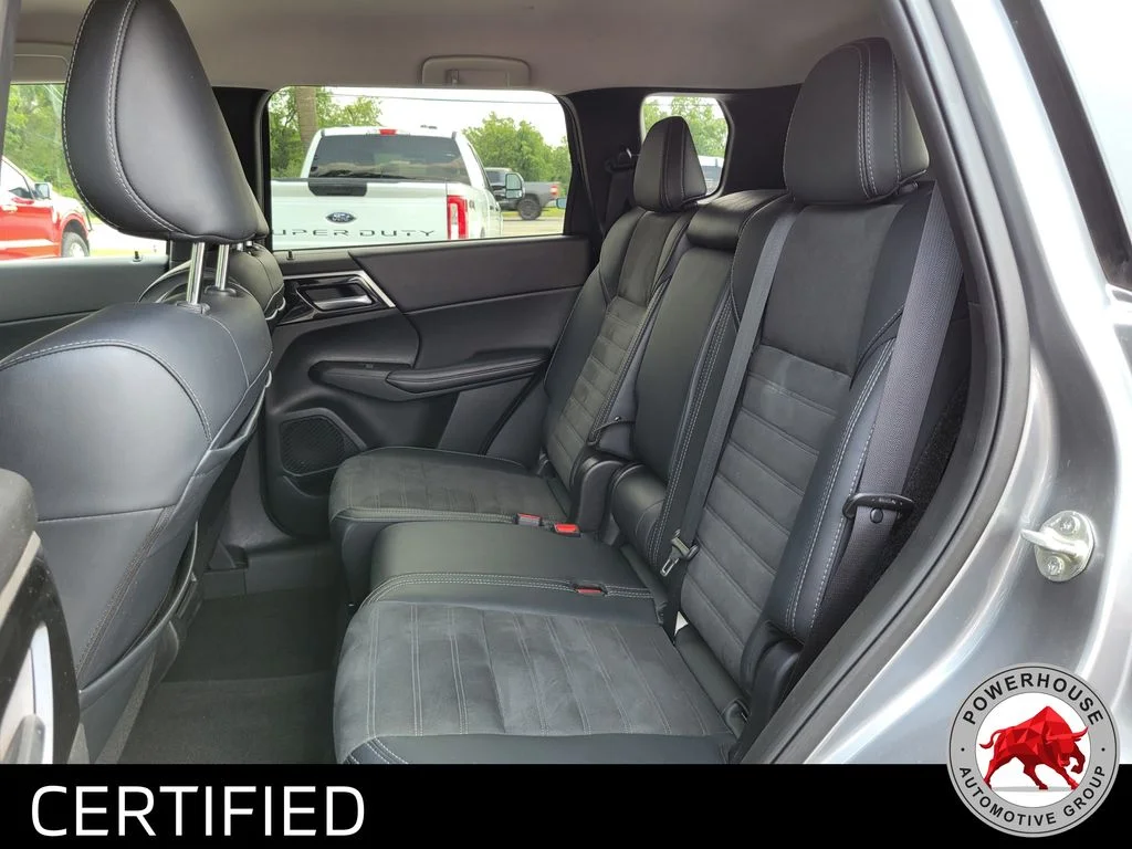 Used 2024  Mitsubishi SE image 16