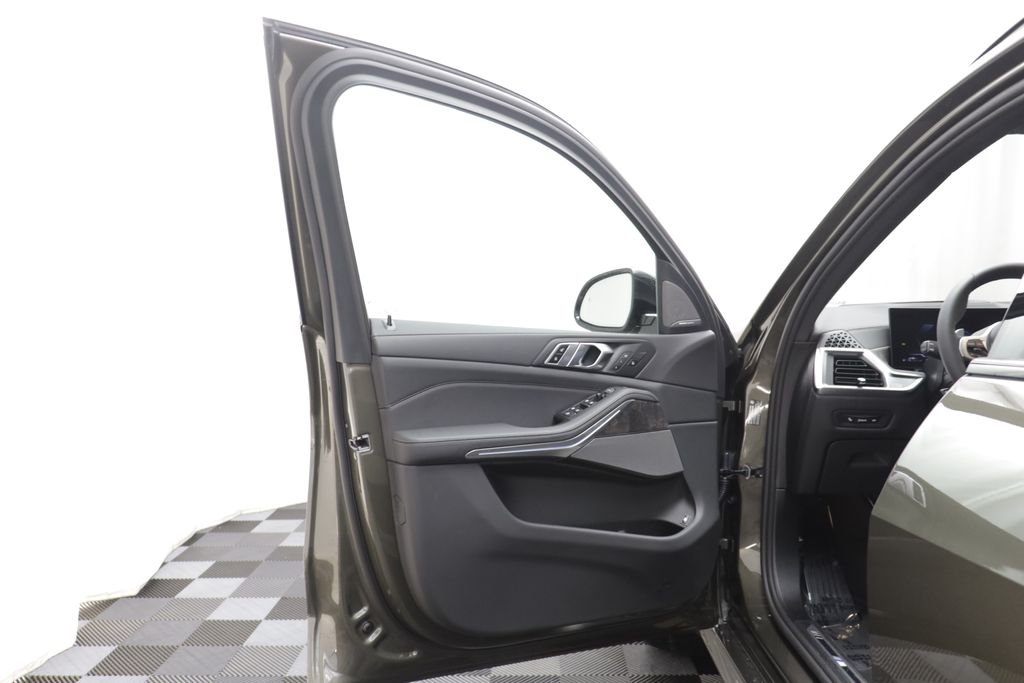 New 2026 Manhattan Green Metallic BMW xDrive50e image 6