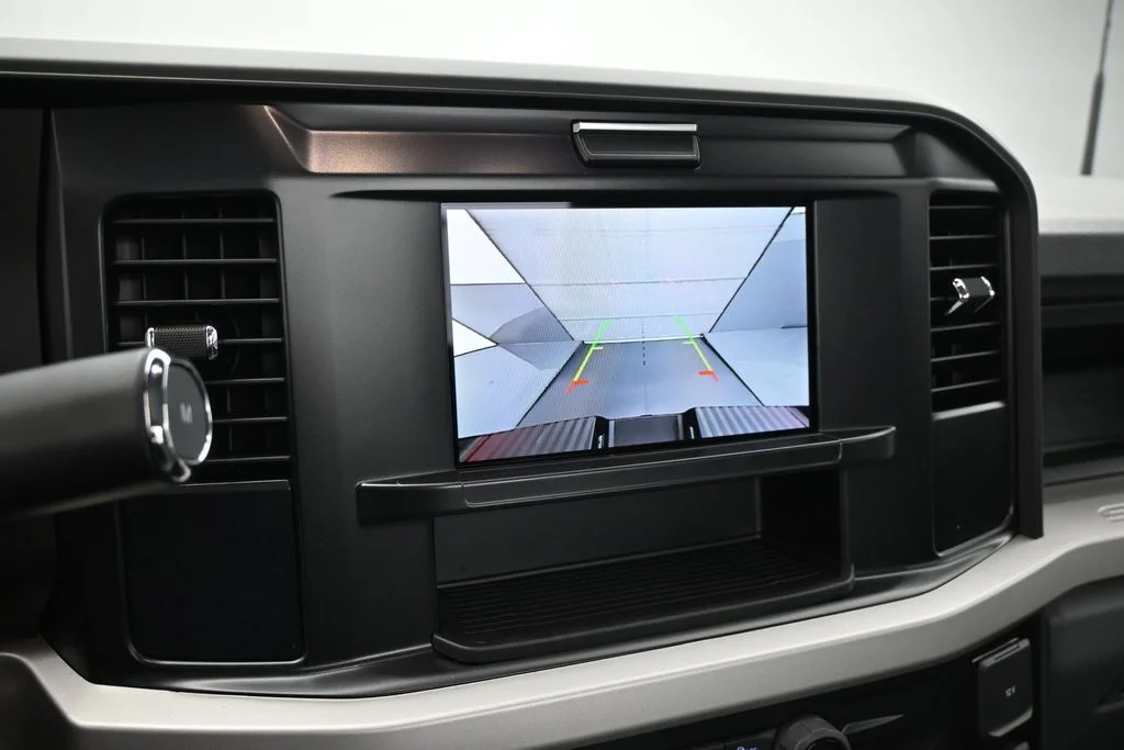 New 2027 Oxford White Ford XLT image 13