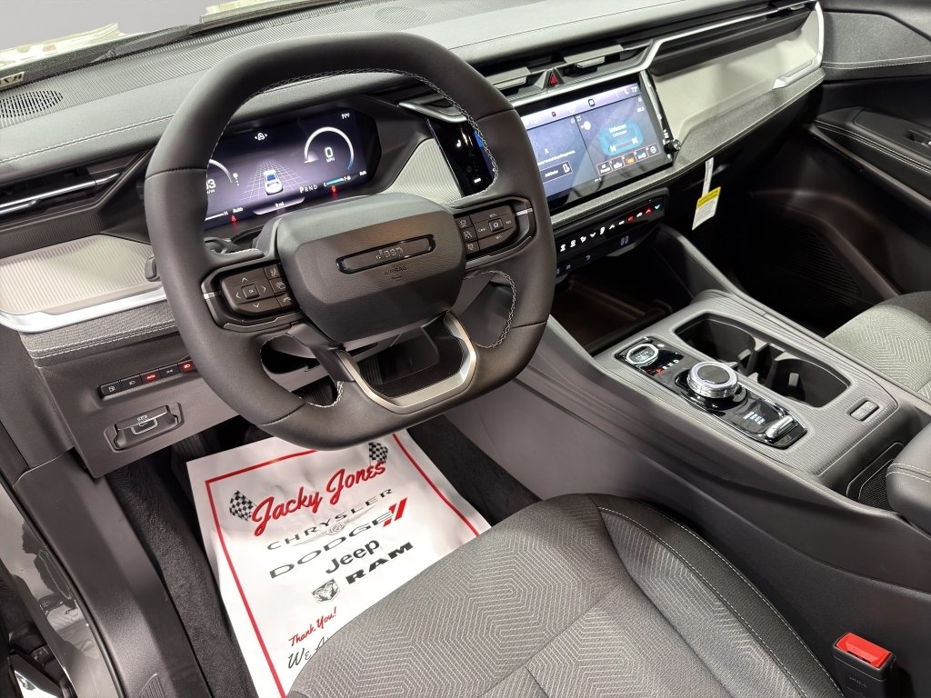 New 2026 Sting-Gray Clear-Coat Exterior Paint Jeep Laredo image 4