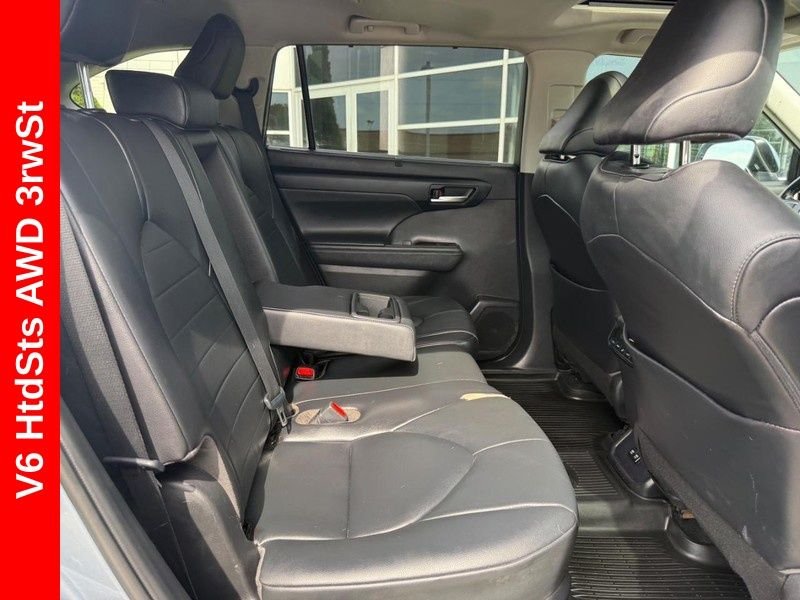 Used 2020 Moon Dust Toyota XLE image 12