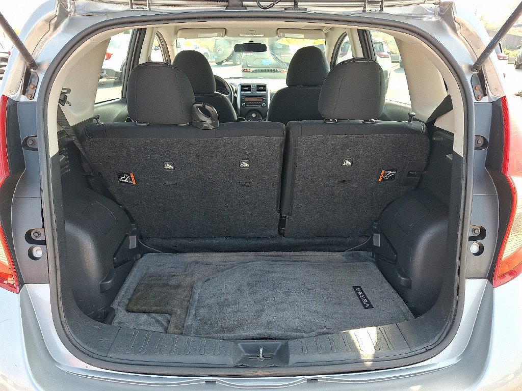 Used 2014 Gray Nissan SV image 28