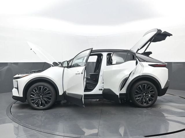 New 2026 Wind Chill Pearl/Black Toyota XSE image 33
